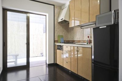 調理器具、電子レンジ、冷蔵庫など - pink building レンタルスペースの設備の写真