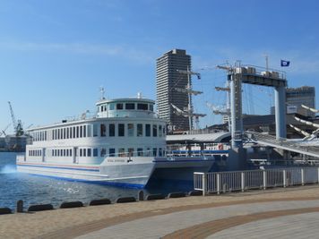 ロイヤルプリンセス号は500人乗船の遊覧船です。 - 神戸ベイクルーズ 船の貸切スタジオの外観の写真