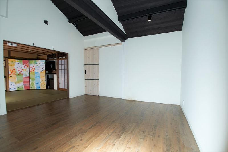 和室・洋室のどちらもご利用いただけるスペースです。白壁なので撮影にも最適！ - Studio lamipass レンタルスタジオスペースの室内の写真