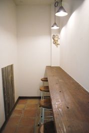 カウンター：ご飲食はカウンターまたはフロアーをご利用下さい。 - PSQ studio PSQ studio【Ist】の室内の写真