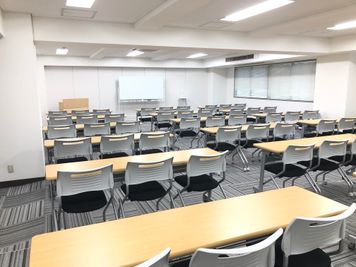 新横浜ホール【加瀬の貸し会議室】 第9会議室の室内の写真