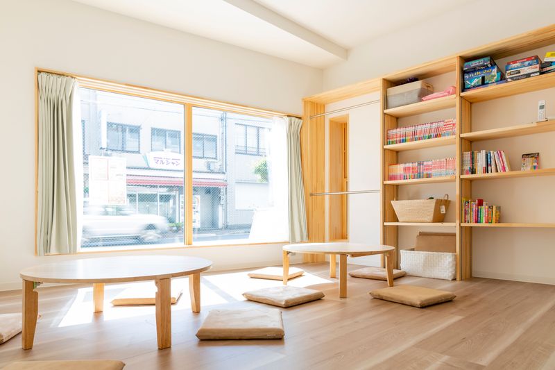 1階　オープンスペース - コワーキングスペースＬＡＭＰ