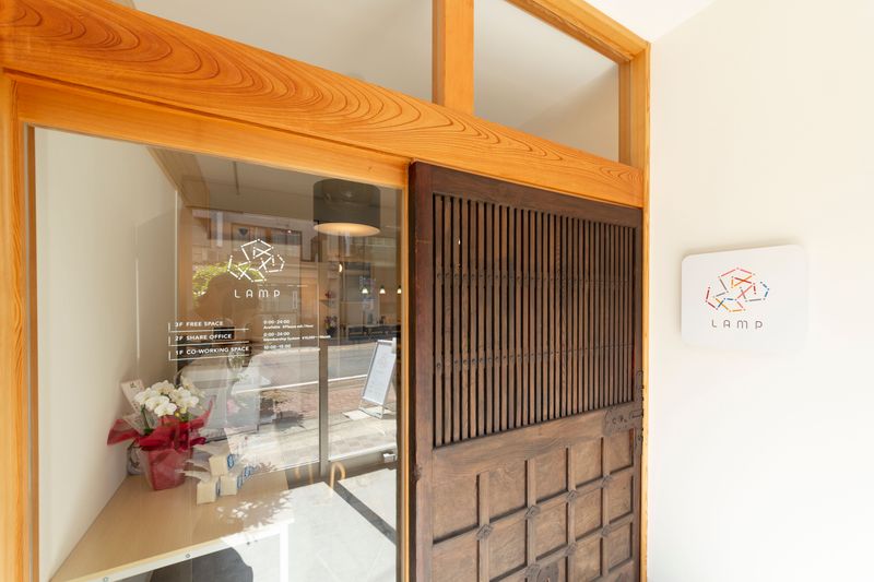 1階　オープンスペース - コワーキングスペースＬＡＭＰ