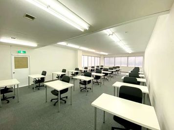 大阪会議室 新日本ビル梅田店 504会議室（5階）の室内の写真