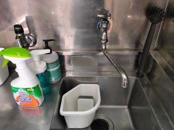 小型キッチン　※お湯は出ません、飲食時は補助的にご利用下さい。 - 🕯飯田橋駅5分のレンタルスペース・貸会議室 レンタルスペース 飯田橋302の設備の写真