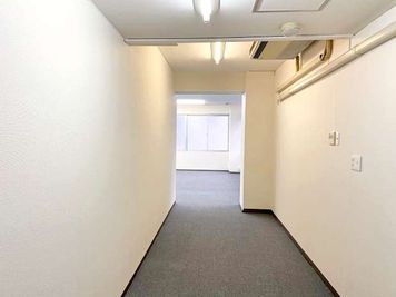 大阪会議室 新日本ビル梅田店 504会議室（5階）の室内の写真