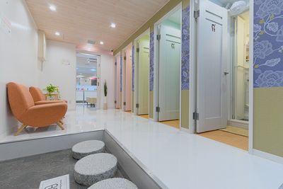 オプションでシャワー銭湯もご利用頂けます。タオル付きです。 - Feel Osaka Yu 【超高速WiFi】お仕事スペースの室内の写真