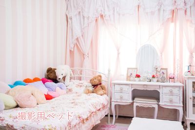撮影用の姫系ベッドとドレッサーになります。 - スタジオフェアリー 天満橋店 シャイン2 スタジオの室内の写真