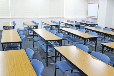 四ツ橋・近商ビル7A（スクール形式） - SMG/ 四ツ橋・近商ビル ＳＭＧ貸し会議室近商ビル7階A室の室内の写真