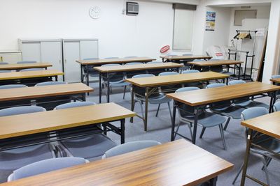 四ツ橋・近商ビル7A（スクール形式） - SMG/ 四ツ橋・近商ビル ＳＭＧ貸し会議室近商ビル7階A室の室内の写真