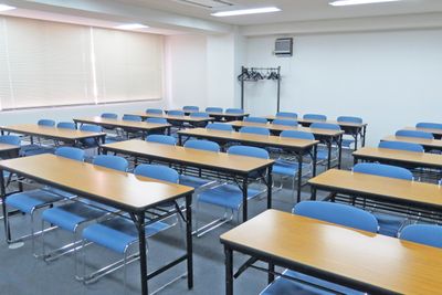 四ツ橋・近商ビル7A（スクール形式） - SMG/ 四ツ橋・近商ビル ＳＭＧ貸し会議室近商ビル7階A室の室内の写真