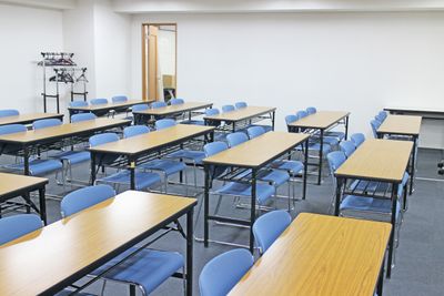 四ツ橋・近商ビル7A（スクール形式） - SMG/ 四ツ橋・近商ビル ＳＭＧ貸し会議室近商ビル7階A室の室内の写真