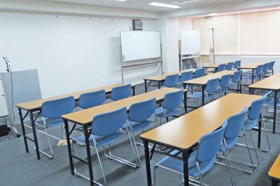 四ツ橋・近商ビル7A（スクール形式） - SMG/ 四ツ橋・近商ビル ＳＭＧ貸し会議室近商ビル7階A室の室内の写真