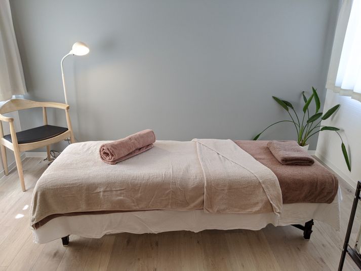 施術用ベッド

整体・鍼灸・エステなどにご利用いただけます - シェアサロン『シェアフェリズ』 サロンスペースの室内の写真