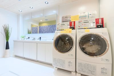 全自動 洗濯乾燥機もご利用頂けます - Feel Osaka Yu 【心斎橋シャワー銭湯タオル付き】の室内の写真