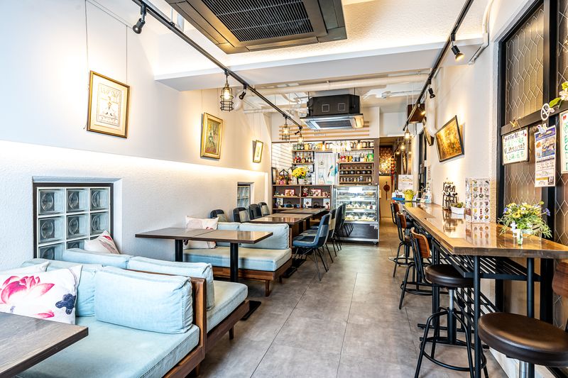 店内スペース - 葵禅カフェ＆バー テラス席付きデニムスタイルお洒落なカフェの室内の写真