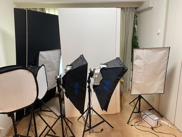 LEDソフトボックス4台、LEDパネル2台、カポック白（裏面黒）4枚 - ドリームスタジオ池袋の室内の写真