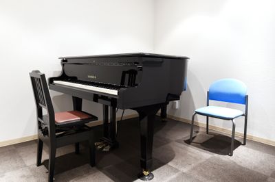 アンドビジョン株式会社 教室2（ピアノスタジオ）の室内の写真