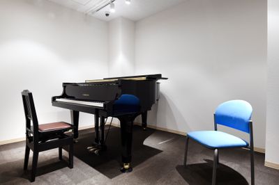 アンドビジョン株式会社 教室1（ピアノスタジオ）の設備の写真