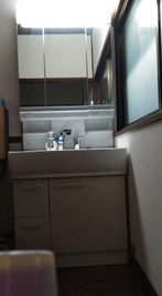 洗面2か所 - Hostel みんか松本 ゆったり和室の日本家屋の室内の写真