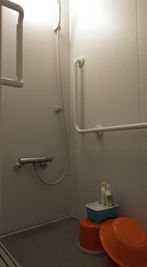 共有シャワー - Hostel みんか松本 ゆったり和室の日本家屋の室内の写真