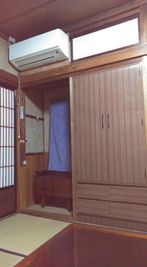 和室 - Hostel みんか松本 ゆったり和室の日本家屋の室内の写真