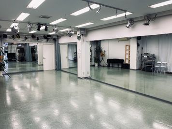 ①大音量とステージ照明を楽しめるダンススタジオ②BOSEスピーカー5台設置③舞台ステージなどの設置も可能④無料Wi-Fi有り - スタジオM  京成稲毛駅前