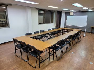 講演会や会議室としても使えます☆ - レンタルスタジオ BigTree 岸和田店の室内の写真