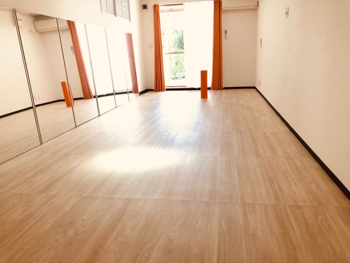 スタジオ室【施術ベッド5台まで可】 - LaQoo天神橋三丁目【シェアサロン＆レンタルスタジオ】