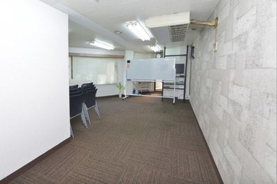 マルチアクセス貸会議室＠神田南口の室内の写真
