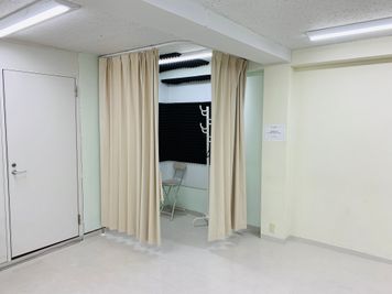 ★スタジオ内更衣室完備 - FLASHスタジオ-渋谷- レンタルスタジオの設備の写真