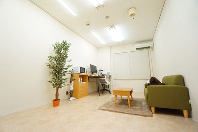 【緑ワークスペース新大阪】 緑ワークスペース新大阪の室内の写真