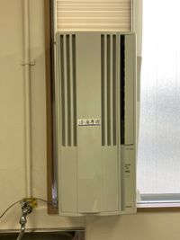 もう一台冷房専用エアコンを追加設置しました。
暑い日も涼しくご利用いただけます。 - アーバンスペース秋葉原の室内の写真