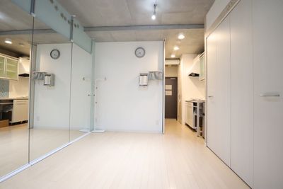スタジオ　メインスペース　玄関方向 - Studio AXI 原宿 エトワール原宿の室内の写真