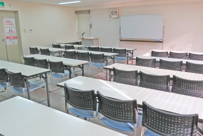 四ツ橋・近商ビル10B（スクール形式） - SMG/ 四ツ橋・近商ビル ＳＭＧ貸し会議室/近商ビル10階B室の室内の写真