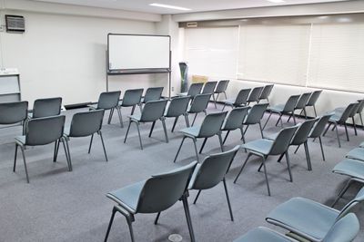 四ツ橋・近商ビル10B（シアター形式）※変更・現状は利用者様にてご対応 - SMG/ 四ツ橋・近商ビル ＳＭＧ貸し会議室/近商ビル10階B室の室内の写真