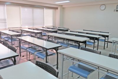 四ツ橋・近商ビル10B（スクール形式） - SMG/ 四ツ橋・近商ビル ＳＭＧ貸し会議室/近商ビル10階B室の室内の写真