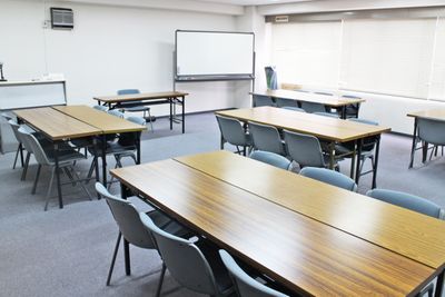 四ツ橋・近商ビル10B（島型）※変更・現状は利用者様にてご対応 - SMG/ 四ツ橋・近商ビル ＳＭＧ貸し会議室/近商ビル10階B室の室内の写真