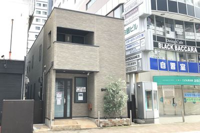 白銀ビル　別館外観（右建物は本館です） - 高崎白銀ビル貸し会議室 別館 Room1【2-3名掛け最大26席】の外観の写真
