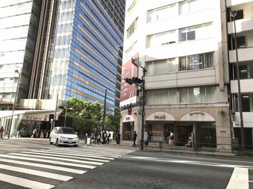 東京ミッドタウンに隣接。六本木駅７番出口の向かいです。 - SPOT 六本木ミッドタウンサイド 【六本木駅隣接】最大50名利用可のデザイナーズラウンジスペースの外観の写真