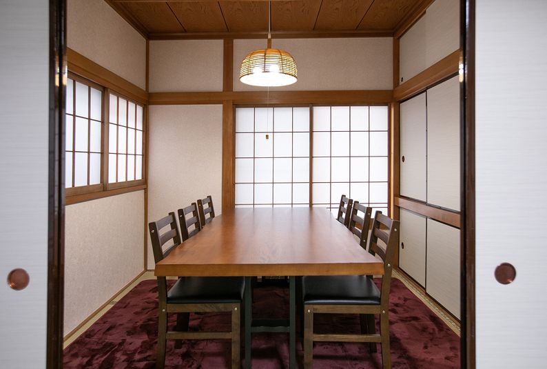 ２階個室／4.5畳・～6名 - 東京・大島「アイビーカフェ大島」 ２階個室／約4.5畳・～6名の室内の写真