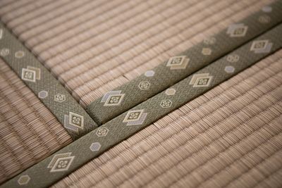 畳の薫りが漂う - 東京・大島「アイビーカフェ大島」 １階テーブル席／約4.5畳の室内の写真