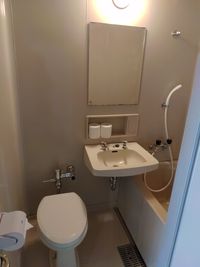 トイレも便座を新設してますのできれいです。 - ひのまるオフィス天神 ひのまるスタジオ天神南店の室内の写真