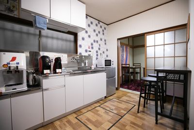 1階キッチン／有料オプション - 東京・大島「アイビーカフェ大島」 ２階の個室と座敷のセットプランの設備の写真