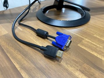 モニター接続用ケーブル（VGA／HDMI） - TIME SHARING渋谷ワールド宇田川ビル【無料WiFi】 1人個室 RoomA（7F）の設備の写真