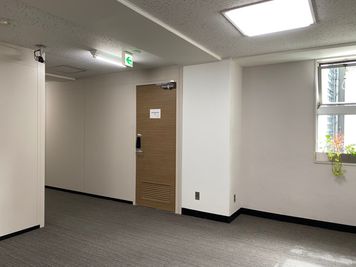 共用部入口 - TIME SHARING渋谷ワールド宇田川ビル【無料WiFi】 1人個室 RoomA（7F）の入口の写真