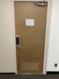 共用部入口扉 - TIME SHARING渋谷ワールド宇田川ビル【無料WiFi】 1人半個室 RoomE（7F）の入口の写真