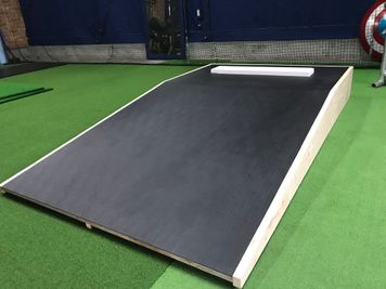 ポータブルマウンド - On Deck Circle トレーニングスペースの設備の写真