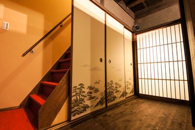 元々古い京町家なので階段はちょっと急です - 京小宿　古川みやび 京町家レンタルスペースの室内の写真
