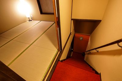昔の雰囲気が残った階段を登った先の２階も畳の部屋です - 京小宿　古川みやび 京町家レンタルスペースの室内の写真